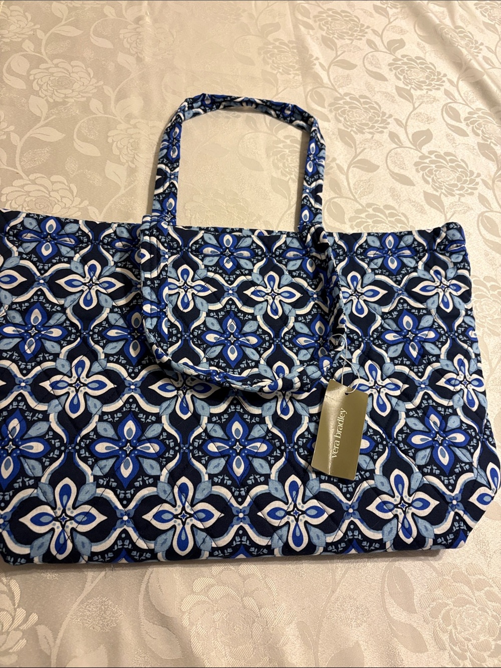 Vera Bradley  large East West Tote “Raindrop Medallion Peacoat” 19x 13x 4 NWT